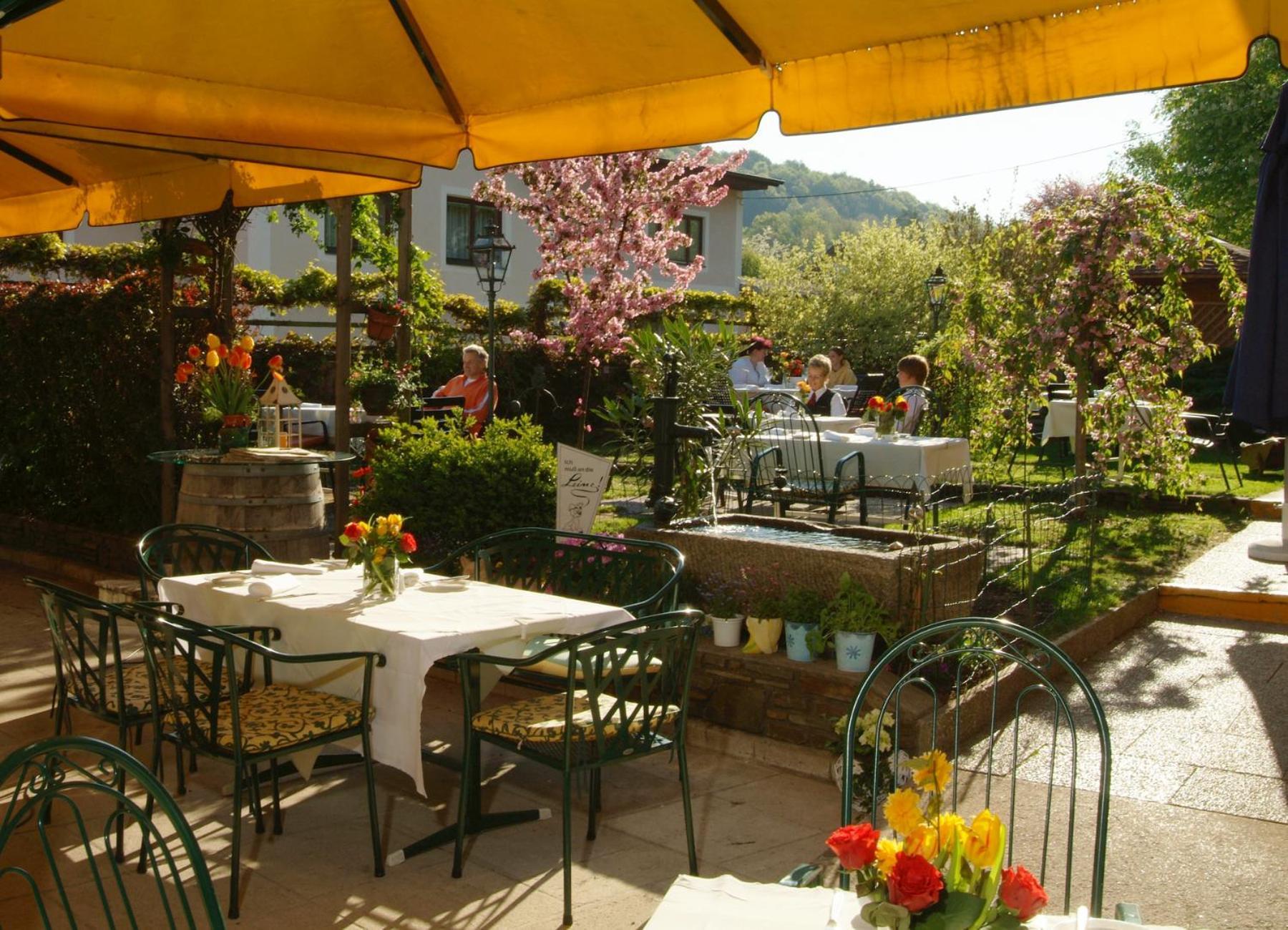 Landgasthof Zur Linde Laaben エクステリア 写真